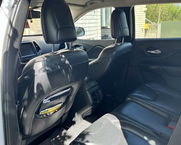 Білий Джип Cherokee, об'ємом двигуна 2.36 л та пробігом 121 тис. км за 14500 $, фото 17 на Automoto.ua