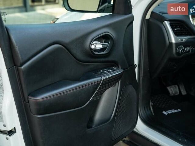 Белый Джип Чероки, объемом двигателя 3.24 л и пробегом 186 тыс. км за 17900 $, фото 39 на Automoto.ua