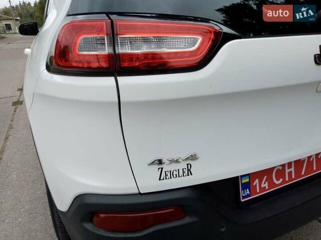 Білий Джип Cherokee, об'ємом двигуна 2.4 л та пробігом 201 тис. км за 11200 $, фото 16 на Automoto.ua