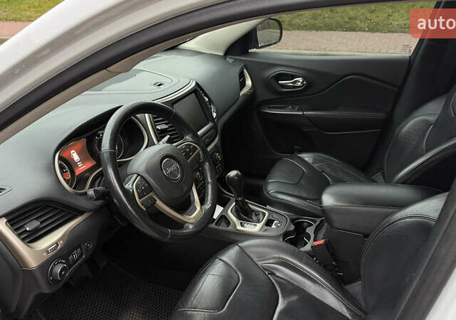 Белый Джип Чероки, объемом двигателя 2.36 л и пробегом 170 тыс. км за 13200 $, фото 31 на Automoto.ua