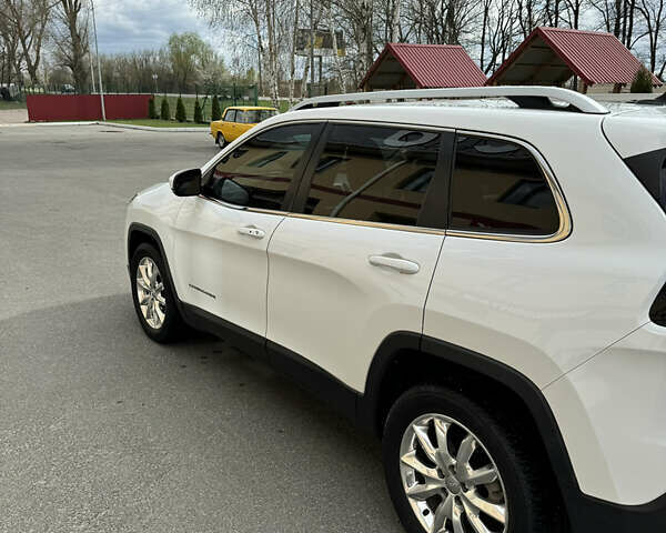 Білий Джип Cherokee, об'ємом двигуна 2.36 л та пробігом 169 тис. км за 13700 $, фото 5 на Automoto.ua