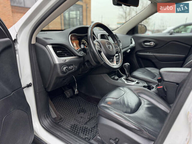 Білий Джип Cherokee, об'ємом двигуна 3.24 л та пробігом 185 тис. км за 16000 $, фото 12 на Automoto.ua