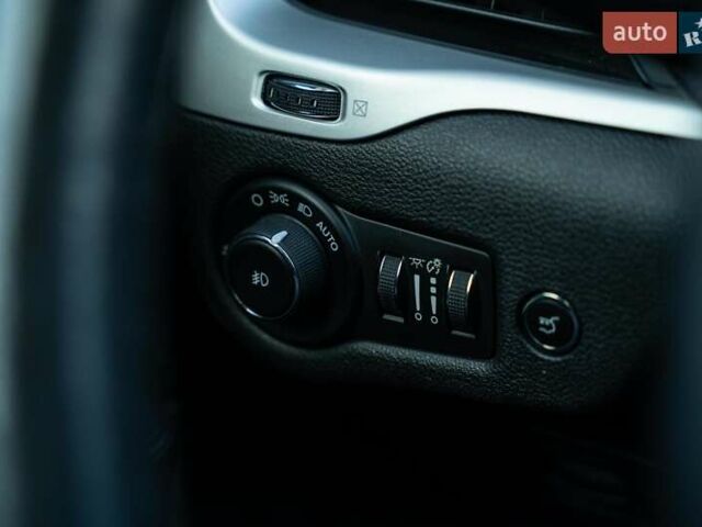 Белый Джип Чероки, объемом двигателя 3.24 л и пробегом 186 тыс. км за 17900 $, фото 19 на Automoto.ua