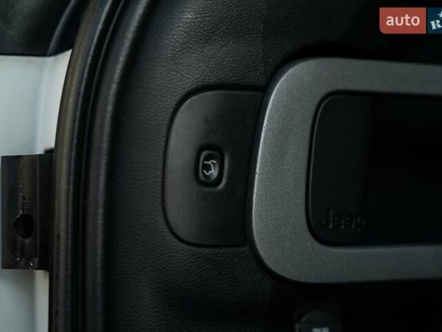 Белый Джип Чероки, объемом двигателя 3.24 л и пробегом 186 тыс. км за 17900 $, фото 38 на Automoto.ua