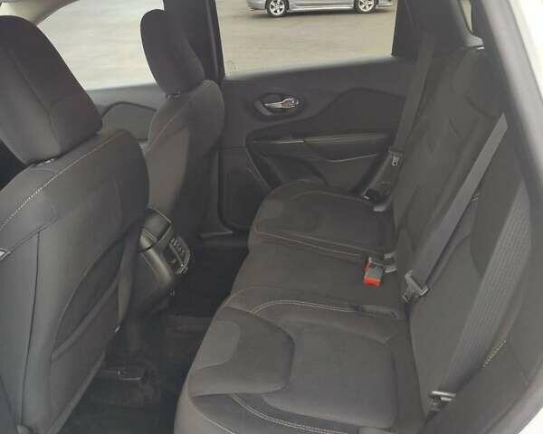 Белый Джип Чероки, объемом двигателя 0 л и пробегом 189 тыс. км за 11700 $, фото 26 на Automoto.ua