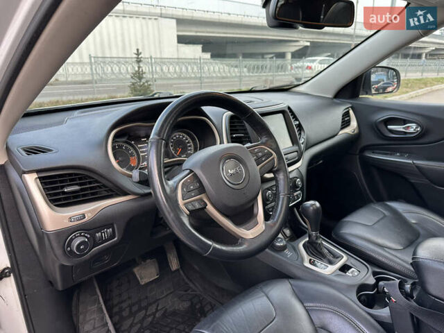 Белый Джип Чероки, объемом двигателя 3.24 л и пробегом 200 тыс. км за 12990 $, фото 13 на Automoto.ua