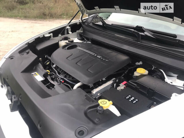 Джип Чероки 2015 в Киеве на Automoto.ua Белый Джип Чероки, объемом двигателя 3.24 л и пробегом 100 тыс. км за 15200 $, фото 66 на Automoto.ua