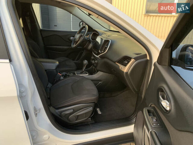 Білий Джип Cherokee, об'ємом двигуна 2.36 л та пробігом 297 тис. км за 9650 $, фото 23 на Automoto.ua