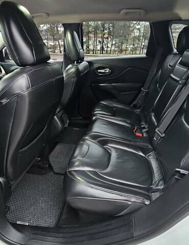 Білий Джип Cherokee, об'ємом двигуна 2.4 л та пробігом 161 тис. км за 15400 $, фото 10 на Automoto.ua