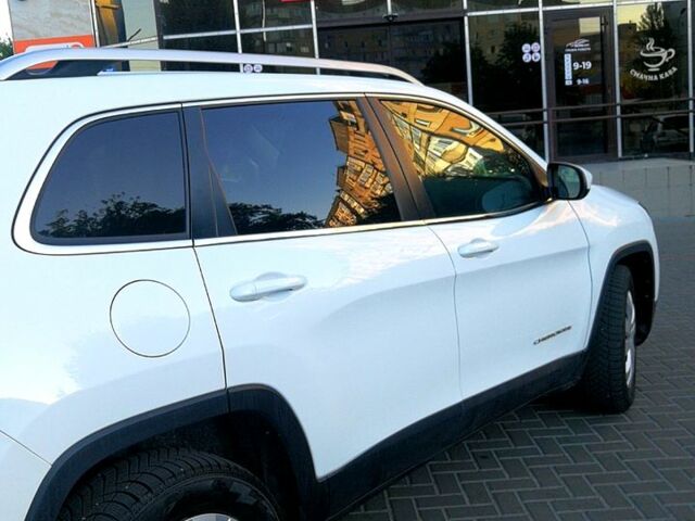 Білий Джип Cherokee, об'ємом двигуна 2.4 л та пробігом 202 тис. км за 12200 $, фото 10 на Automoto.ua