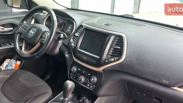 Білий Джип Cherokee, об'ємом двигуна 2.4 л та пробігом 221 тис. км за 12550 $, фото 8 на Automoto.ua