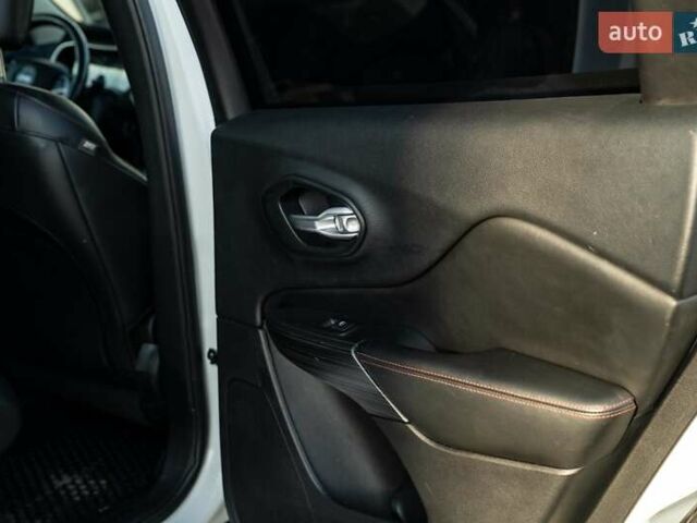 Белый Джип Чероки, объемом двигателя 3.24 л и пробегом 186 тыс. км за 17900 $, фото 42 на Automoto.ua