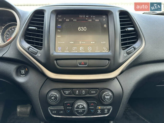 Белый Джип Чероки, объемом двигателя 3.24 л и пробегом 200 тыс. км за 12990 $, фото 11 на Automoto.ua