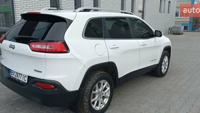 Білий Джип Cherokee, об'ємом двигуна 2.4 л та пробігом 221 тис. км за 12550 $, фото 4 на Automoto.ua