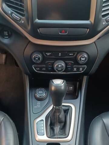 Білий Джип Cherokee, об'ємом двигуна 2.36 л та пробігом 161 тис. км за 16000 $, фото 16 на Automoto.ua