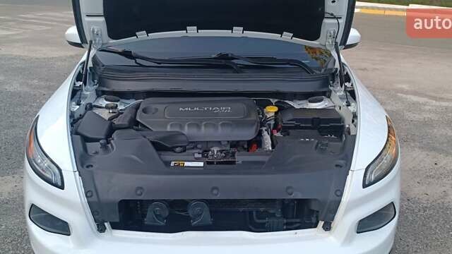 Білий Джип Cherokee, об'ємом двигуна 2.36 л та пробігом 161 тис. км за 16000 $, фото 10 на Automoto.ua