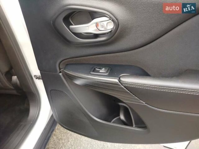 Белый Джип Чероки, объемом двигателя 0 л и пробегом 189 тыс. км за 11700 $, фото 24 на Automoto.ua