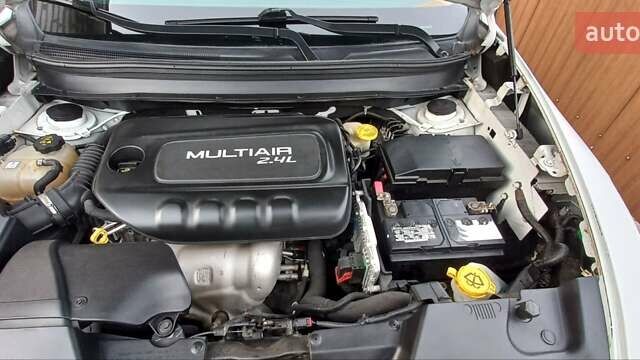 Білий Джип Cherokee, об'ємом двигуна 2.4 л та пробігом 221 тис. км за 12550 $, фото 17 на Automoto.ua