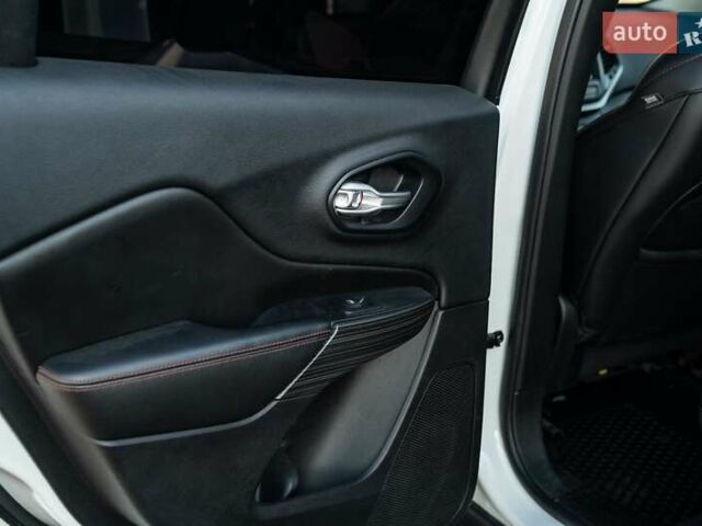 Белый Джип Чероки, объемом двигателя 3.24 л и пробегом 186 тыс. км за 17900 $, фото 41 на Automoto.ua