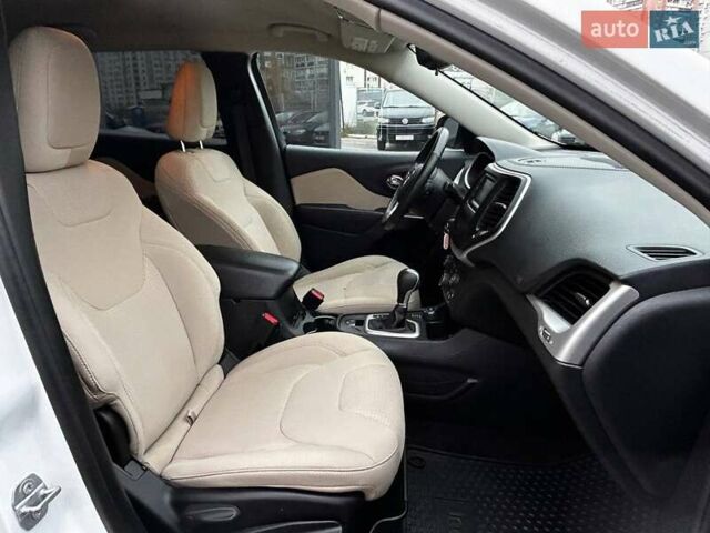 Белый Джип Чероки, объемом двигателя 3.24 л и пробегом 101 тыс. км за 16490 $, фото 11 на Automoto.ua