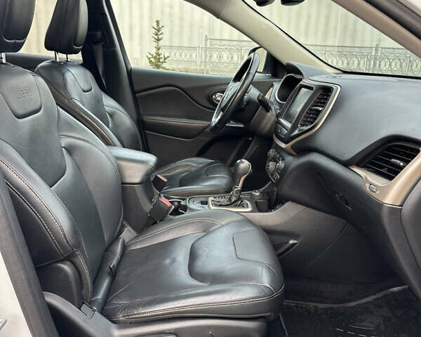 Белый Джип Чероки, объемом двигателя 3.24 л и пробегом 200 тыс. км за 12990 $, фото 19 на Automoto.ua