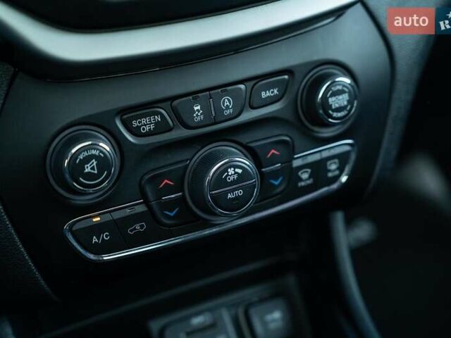 Белый Джип Чероки, объемом двигателя 3.24 л и пробегом 186 тыс. км за 17900 $, фото 30 на Automoto.ua