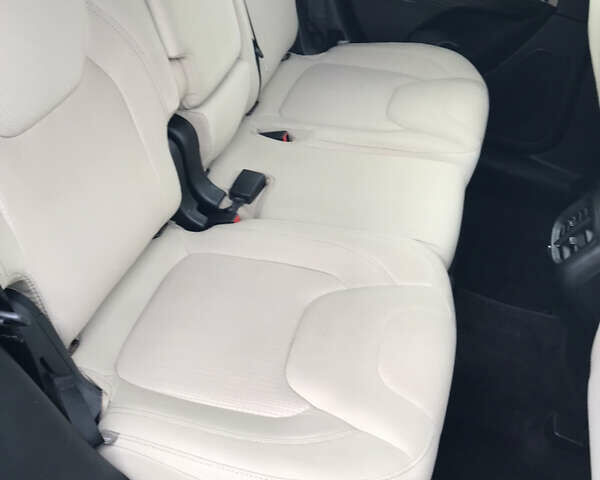 Джип Чероки 2015 в Киеве на Automoto.ua Белый Джип Чероки, объемом двигателя 3.24 л и пробегом 100 тыс. км за 15200 $, фото 45 на Automoto.ua