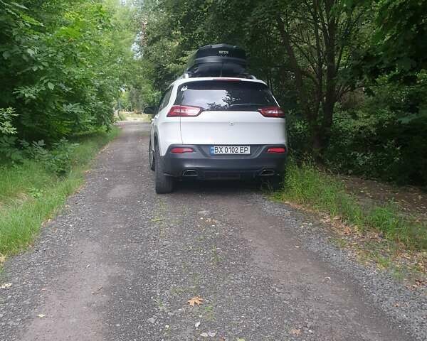 Джип Cherokee 2015 у Хмельницькому на Automoto.ua Білий Джип Cherokee, об'ємом двигуна 3.24 л та пробігом 202 тис. км за 14500 $, фото 20 на Automoto.ua