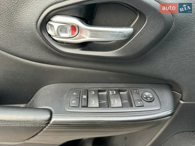 Белый Джип Чероки, объемом двигателя 3.24 л и пробегом 200 тыс. км за 12990 $, фото 17 на Automoto.ua