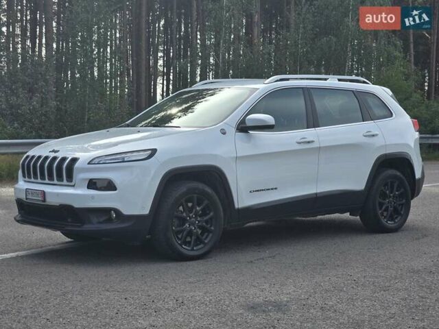 Белый Джип Чероки, объемом двигателя 2.2 л и пробегом 148 тыс. км за 15999 $, фото 2 на Automoto.ua
