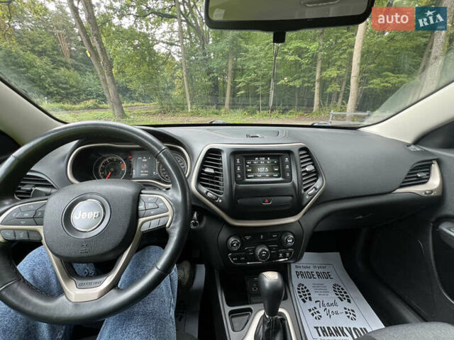 Білий Джип Cherokee, об'ємом двигуна 2.4 л та пробігом 165 тис. км за 11999 $, фото 12 на Automoto.ua