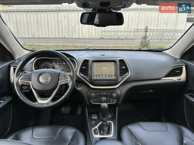 Белый Джип Чероки, объемом двигателя 3.24 л и пробегом 200 тыс. км за 12990 $, фото 8 на Automoto.ua