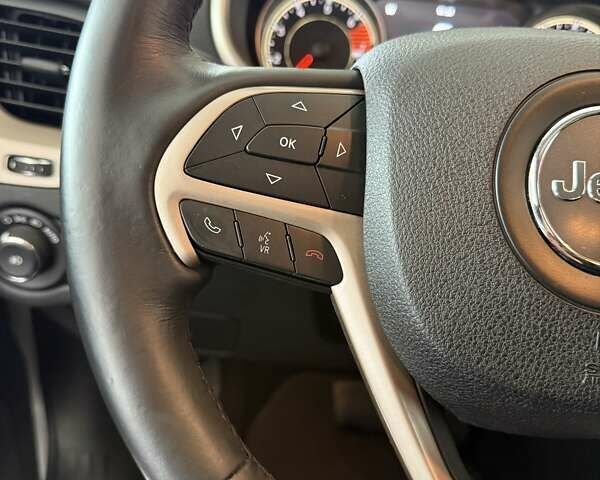 Джип Чероки 2015 в Черновцах на Automoto.ua Белый Джип Чероки, объемом двигателя 2.36 л и пробегом 123 тыс. км за 12990 $, фото 38 на Automoto.ua
