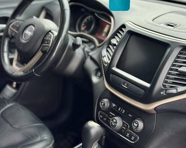 Белый Джип Чероки, объемом двигателя 3.2 л и пробегом 180 тыс. км за 13999 $, фото 11 на Automoto.ua