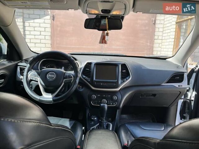 Білий Джип Cherokee, об'ємом двигуна 2.36 л та пробігом 121 тис. км за 14500 $, фото 23 на Automoto.ua