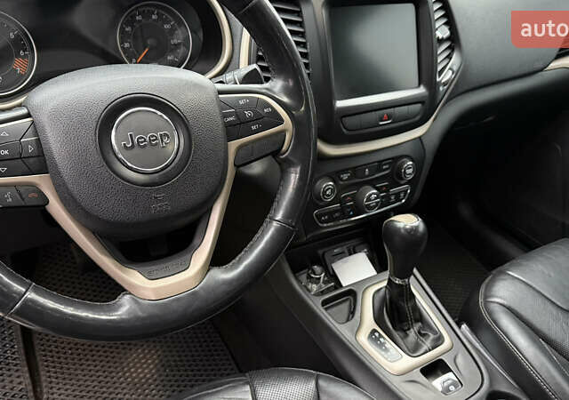 Белый Джип Чероки, объемом двигателя 2.36 л и пробегом 170 тыс. км за 13200 $, фото 36 на Automoto.ua