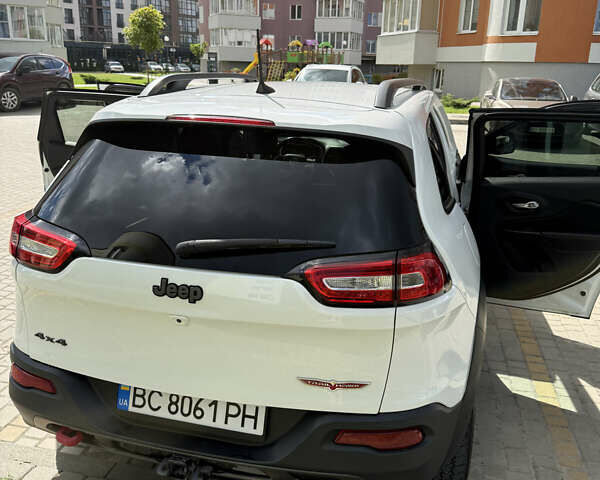 Білий Джип Cherokee, об'ємом двигуна 3.24 л та пробігом 175 тис. км за 16000 $, фото 14 на Automoto.ua