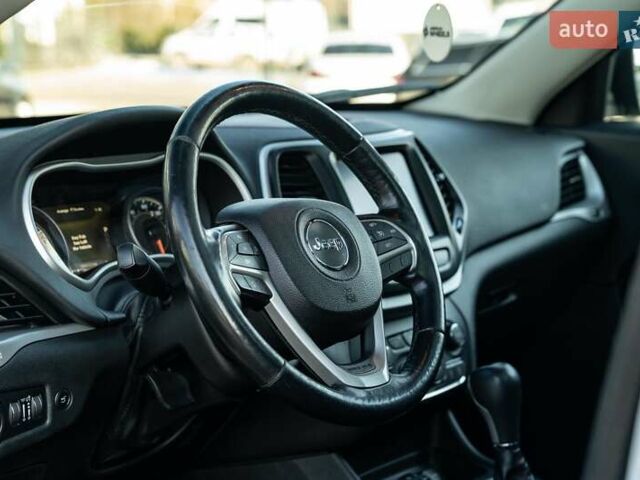 Белый Джип Чероки, объемом двигателя 3.24 л и пробегом 186 тыс. км за 17900 $, фото 21 на Automoto.ua