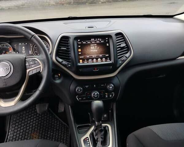 Белый Джип Чероки, объемом двигателя 0 л и пробегом 189 тыс. км за 11700 $, фото 20 на Automoto.ua