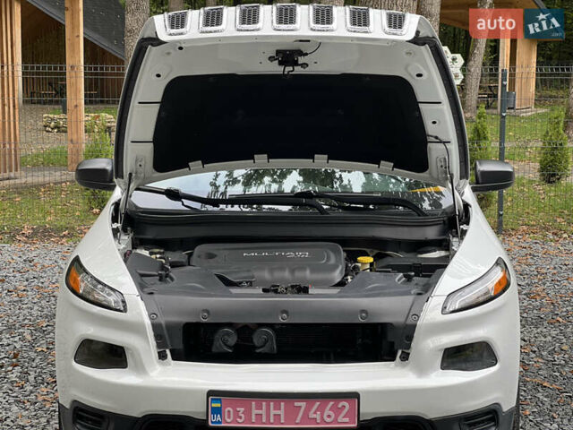 Білий Джип Cherokee, об'ємом двигуна 2.4 л та пробігом 165 тис. км за 11999 $, фото 8 на Automoto.ua