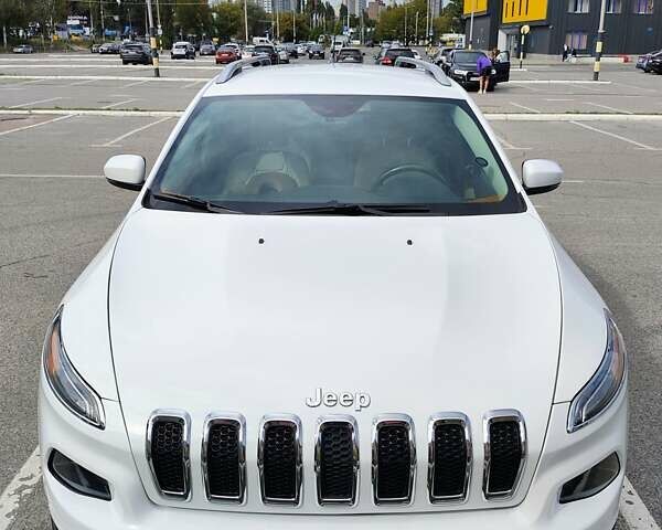 Джип Cherokee 2015 у Києві на Automoto.ua Білий Джип Cherokee, об'ємом двигуна 3.24 л та пробігом 148 тис. км за 13800 $, фото 9 на Automoto.ua