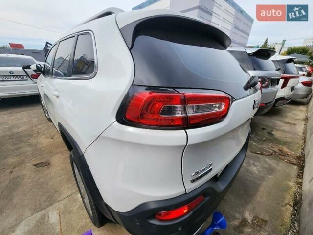 Белый Джип Чероки, объемом двигателя 2 л и пробегом 137 тыс. км за 12800 $, фото 4 на Automoto.ua