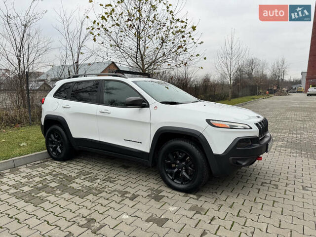 Білий Джип Cherokee, об'ємом двигуна 3.24 л та пробігом 185 тис. км за 16000 $, фото 4 на Automoto.ua