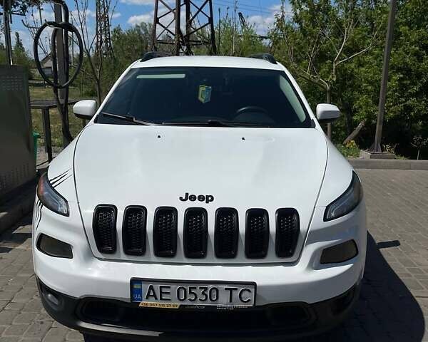 Белый Джип Чероки, объемом двигателя 2.36 л и пробегом 150 тыс. км за 14300 $, фото 2 на Automoto.ua