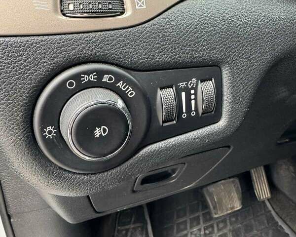 Белый Джип Чероки, объемом двигателя 3.2 л и пробегом 180 тыс. км за 13999 $, фото 13 на Automoto.ua