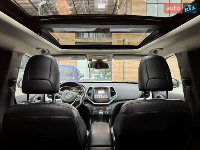 Білий Джип Cherokee, об'ємом двигуна 3.24 л та пробігом 185 тис. км за 16000 $, фото 16 на Automoto.ua