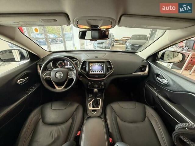 Джип Чероки 2015 в Черновцах на Automoto.ua Белый Джип Чероки, объемом двигателя 2.36 л и пробегом 123 тыс. км за 12990 $, фото 29 на Automoto.ua