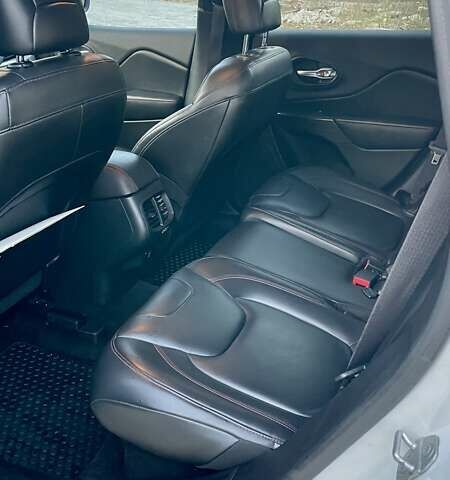 Білий Джип Cherokee, об'ємом двигуна 3.2 л та пробігом 154 тис. км за 15350 $, фото 10 на Automoto.ua