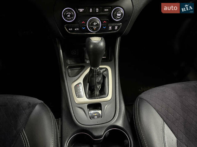 Белый Джип Чероки, объемом двигателя 3.24 л и пробегом 192 тыс. км за 13700 $, фото 14 на Automoto.ua