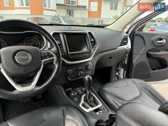 Білий Джип Cherokee, об'ємом двигуна 3.24 л та пробігом 175 тис. км за 16000 $, фото 38 на Automoto.ua